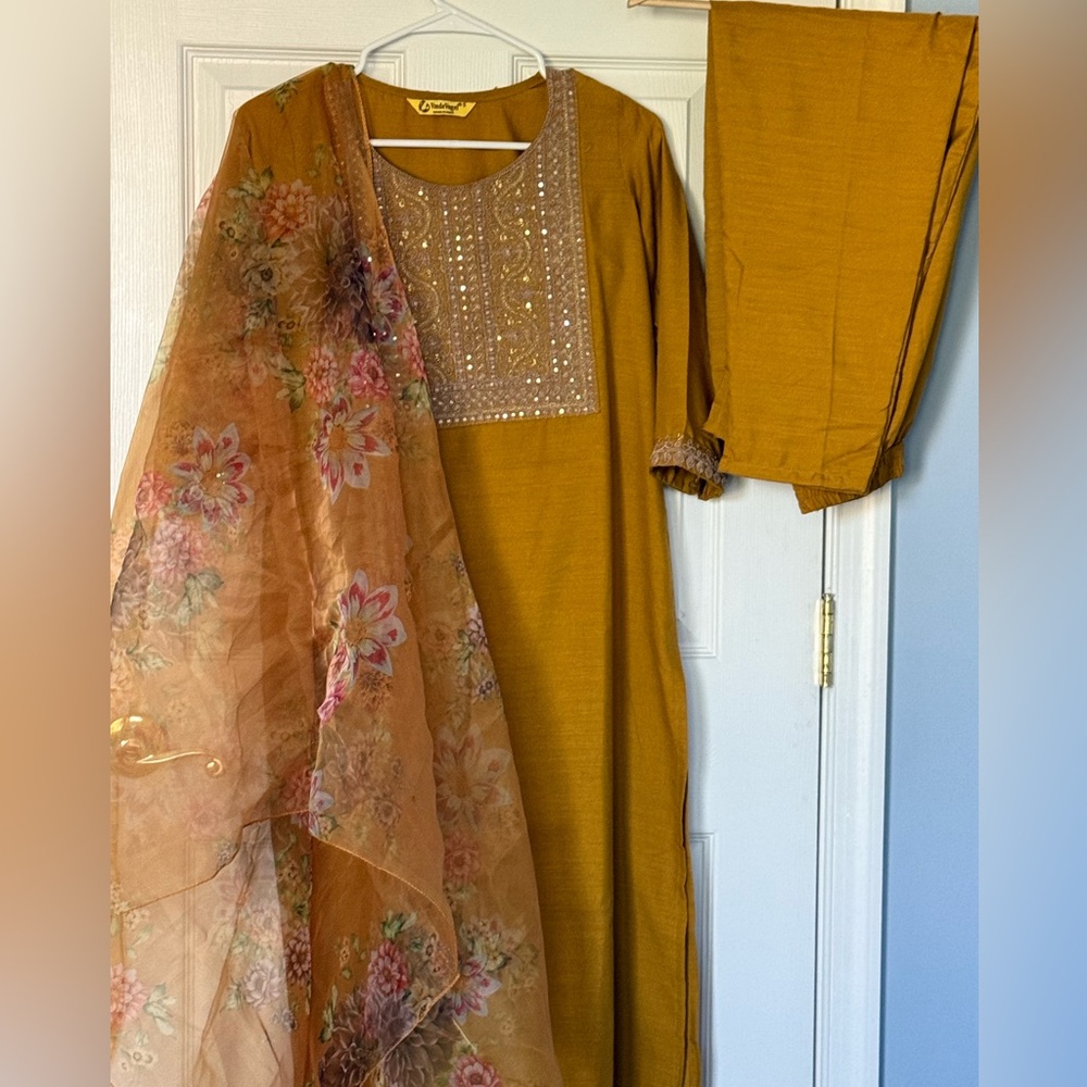 Womens 3 piece kurta set